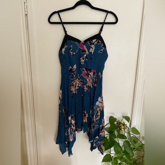 Blue/Turquoise floral summer dress with asymmetrical hemline, size small - Picture 3 of 10
